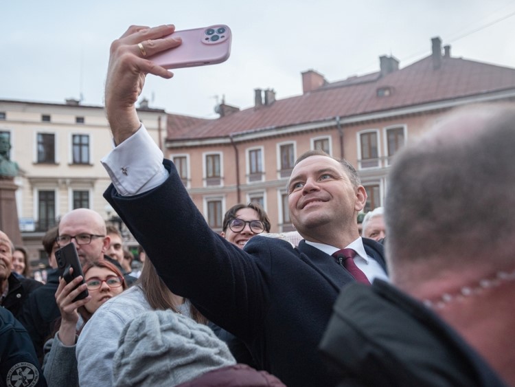 Karol Nawrocki horoskop urodzeniowy