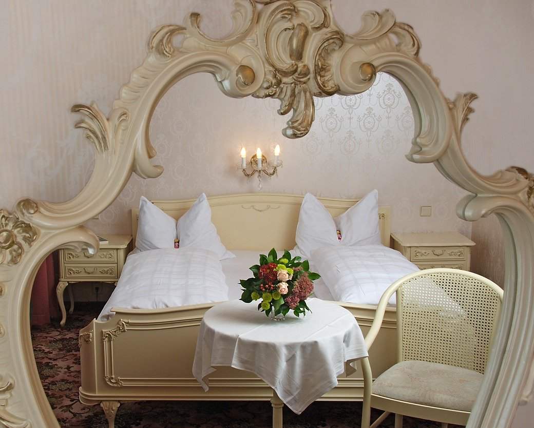 według feng shui lustro w sypialni to zły pomysł
